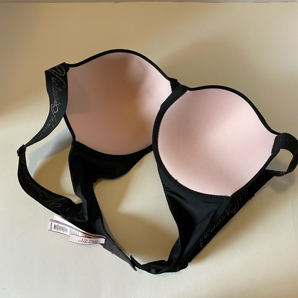 Victoria Secret - Picture 2 of 7